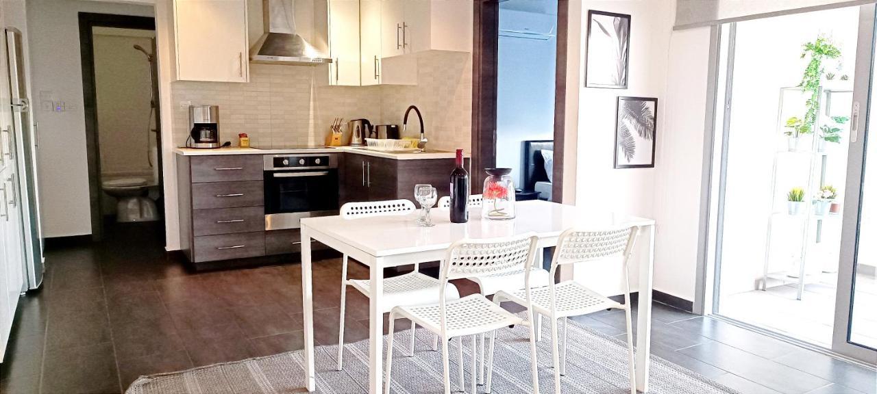 Dezo Luxury Town Apartment Lárnaka Kültér fotó