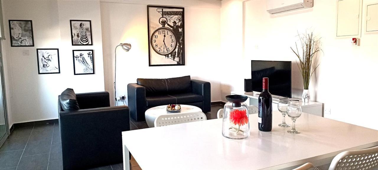 Dezo Luxury Town Apartment Lárnaka Kültér fotó